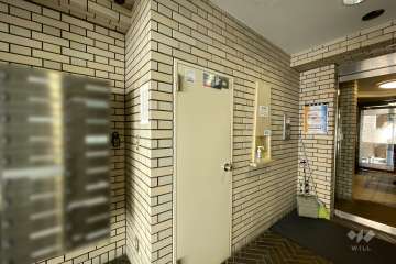 エントランスはオートロック付きです。