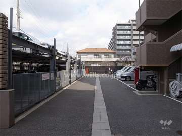 敷地内駐車場（機械式と平面式とがあります。）