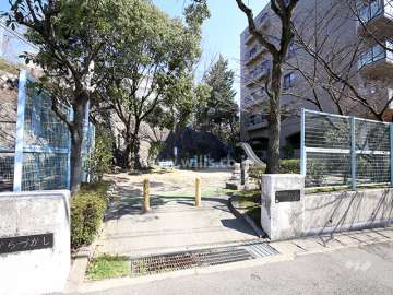 敷地西側にある公園