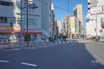 敷地東側の前面道路