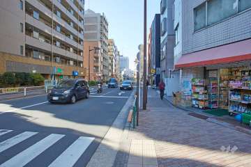 敷地南側の前面道路