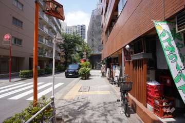 敷地南側の前面道路
