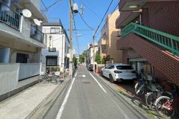 敷地北側の前面道路