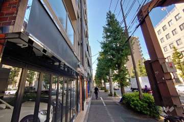 敷地北西側の前面道路（北東側から）