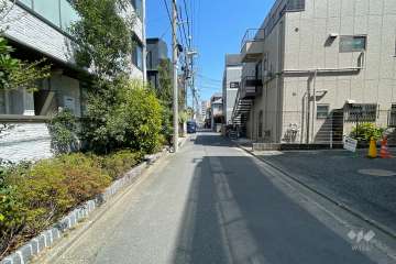 敷地北側の前面道路