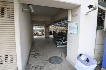 バイク置場と駐輪場