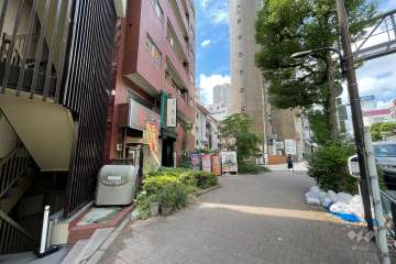 敷地の北側前面道路（東側から）