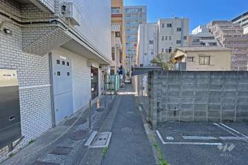 敷地北側の通路（東側から）