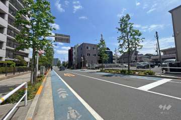 敷地南側の前面道路