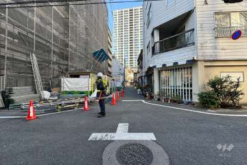 敷地の北側前面道路（東側から）