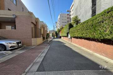 敷地南東側の前面道路