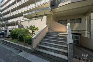 エントランスアプローチ　