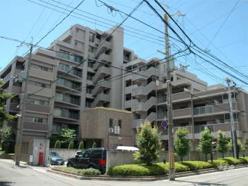 コージースクエア武庫之荘の外観（北側から）