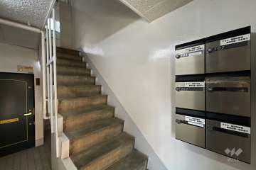 住戸入り口（共用ポスト）