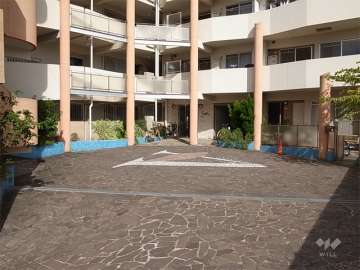 エントランス前の広場