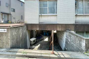 敷地入り口