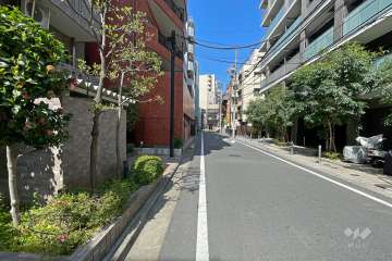 敷地北側の前面道路