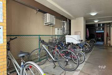 屋内に設けられた駐輪場
