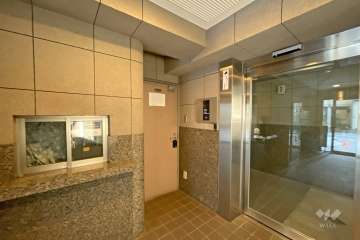 エントランスはオートロック付きです。