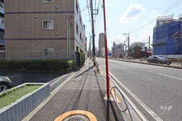 敷地北東側の前面道路