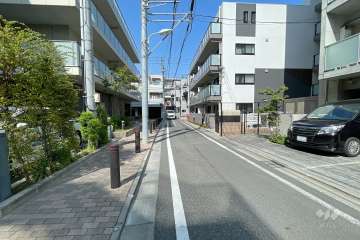 敷地南側の前面道路