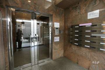 エントランスはオートロック付きです。