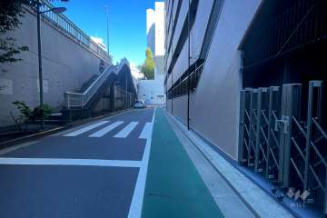 敷地北西側の前面道路