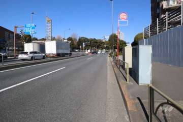 敷地南西側の前面道路