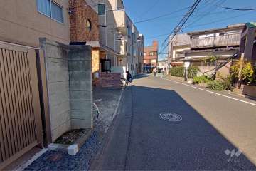 敷地東側の前面道路