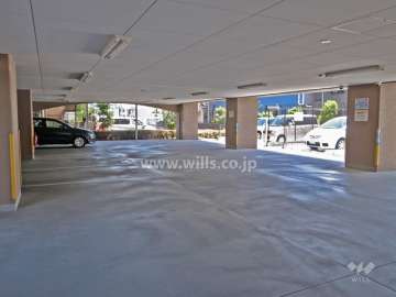 敷地内駐車場（屋内平面式および屋外機械式）