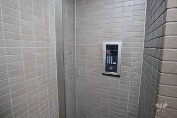 エントランスはオートロック付きです。