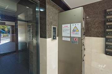 エントランスはオートロック付きです。