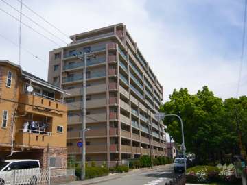 アルス武庫川パークランドの外観（南西側から）