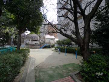 エントランスアプローチ横に「武庫川公園」があります。