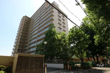 日興宝塚南口スカイマンションの外観（北東側から）