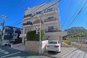 シャンボール池田山の外観（西側から）