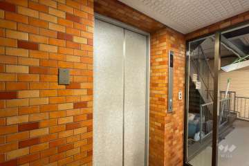 共用のエレベーター