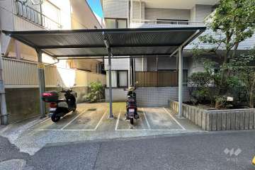 バイク置き場（屋根付き）