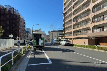 敷地南側の前面道路
