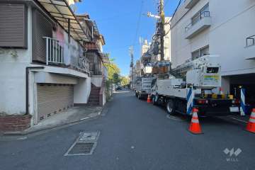 敷地北側の前面道路（西側から）