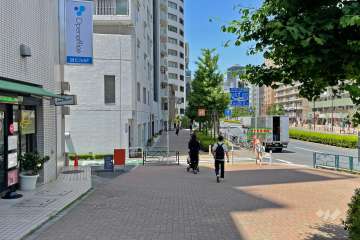 敷地北側は山手通りに面しています。