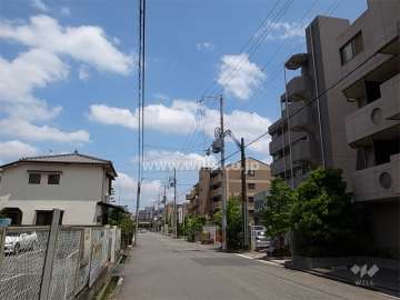 敷地北側の前面道路
