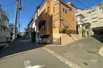 敷地の南側前面道路