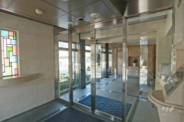 エントランスはオートロック付きです。