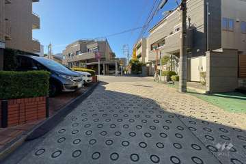 敷地北西側の前面道路