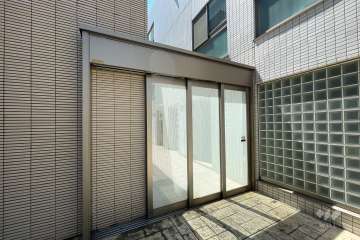 エントランスはオートロック付きです。