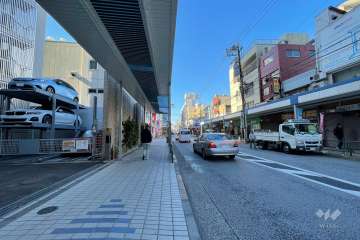 敷地の北側前面道路（東側から）