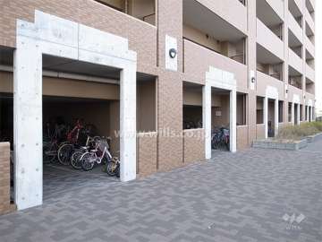 駐輪場は建物1階にあります。
