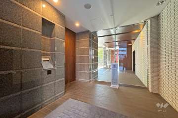 エントランスはオートロック付きです。