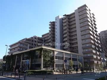 ロイヤルシャトー尼崎スプリングコートアクロスタウン（A棟）の外観（北西側から）